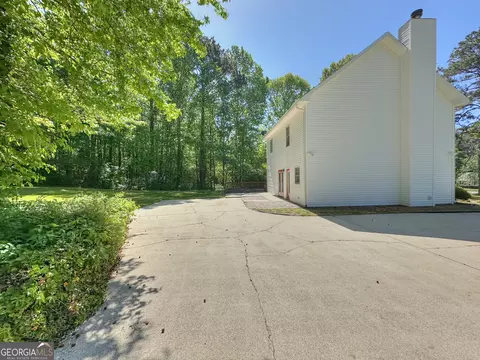 Exterior - 120 Greenbriar Trl, Lagrange, GA 30241 photo 2 of 4