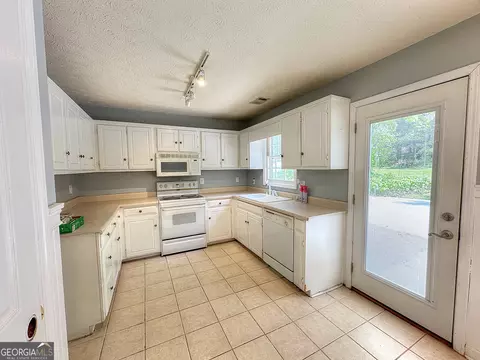 Kitchen - 120 Greenbriar Trl, Lagrange, GA 30241 photo 2 of 2