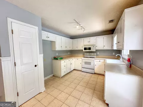 Kitchen - 120 Greenbriar Trl, Lagrange, GA 30241 photo 1 of 2