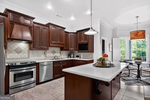 Kitchen - 910 Piney Woods Dr, Lagrange, GA 30240 photo 2 of 5