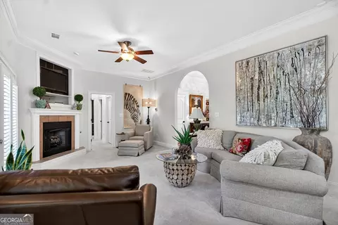 Living - 910 Piney Woods Dr, Lagrange, GA 30240 photo 1 of 2