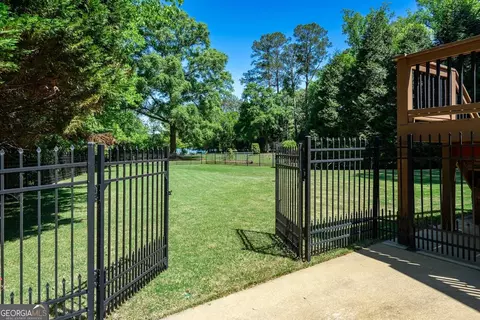 Exterior - 910 Piney Woods Dr, Lagrange, GA 30240 photo 4 of 6
