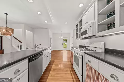 Kitchen - 1070 Riverwalk Pointe Rd, Bishop, GA 30621 photo 5 of 5