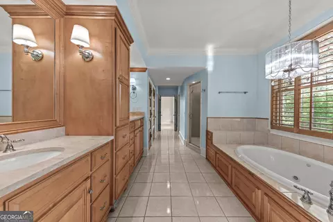 Bath - 1070 Riverwalk Pointe Rd, Bishop, GA 30621 photo 5 of 8