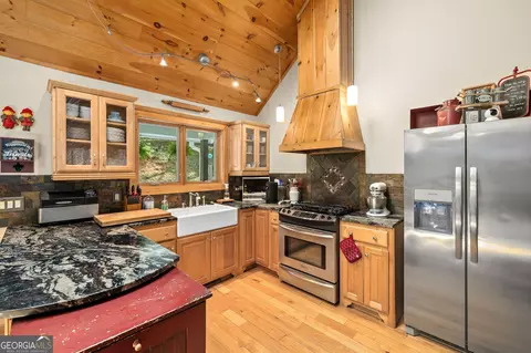 Kitchen - 3617 Pea Ridge Rd, Cornelia, GA 30531 photo 4 of 5