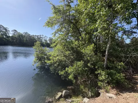155 Palmera Ln, Brunswick, GA 31525