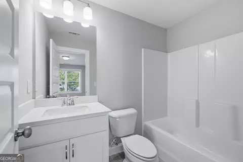 Bath - 357 Edgewater Dr, Athens, GA 30605 photo 2 of 3
