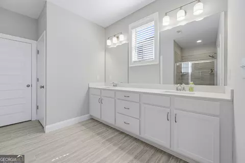 Bath - 357 Edgewater Dr, Athens, GA 30605 photo 1 of 3
