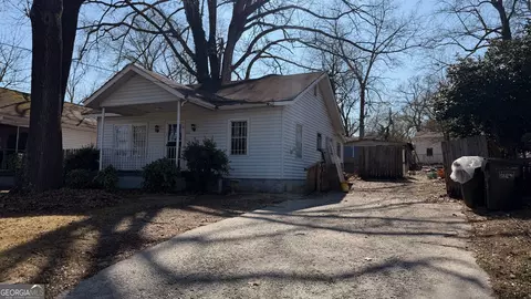 540 Lake Dr, Hapeville, GA 30354