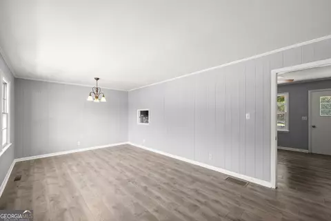 Living - 574 S Sage St, Toccoa, GA 30577 photo 2 of 5