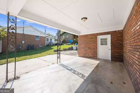 Exterior - 574 S Sage St, Toccoa, GA 30577 photo 3 of 9