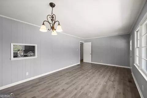 Living - 574 S Sage St, Toccoa, GA 30577 photo 4 of 5