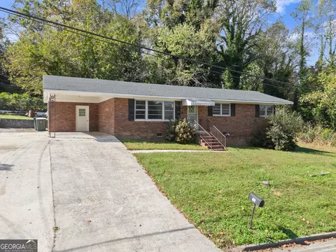 Exterior - 574 S Sage St, Toccoa, GA 30577 photo 1 of 9