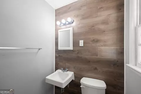 Bath - 574 S Sage St, Toccoa, GA 30577 photo 3 of 3