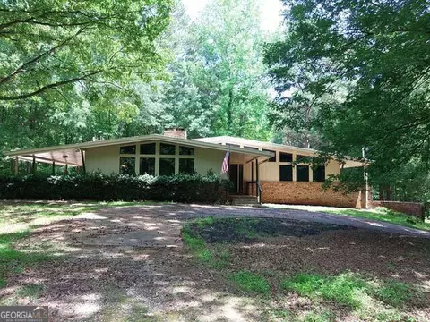205 Avon Dr, Fayetteville, GA 30215