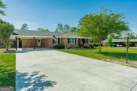 1617 Windsor Dr, Waycross, GA 31503