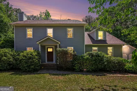 215 Hampton Woods Dr, Fayetteville, GA 30215