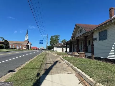 Exterior - 130 S Washington St, Lyons, GA 30436 photo 3 of 5