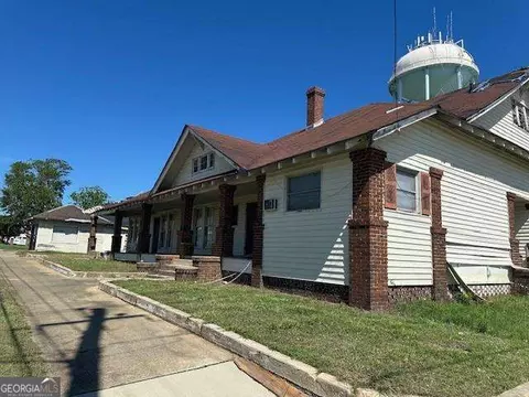 130 S Washington St, Lyons, GA 30436