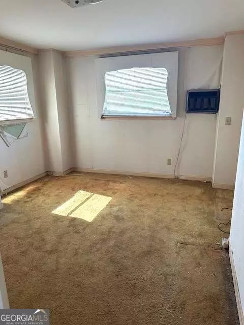 Bedroom - 130 S Washington St, Lyons, GA 30436 photo 2 of 3