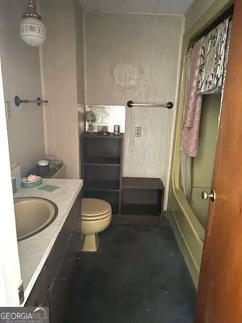 Bath - 130 S Washington St, Lyons, GA 30436 photo 1 of 4