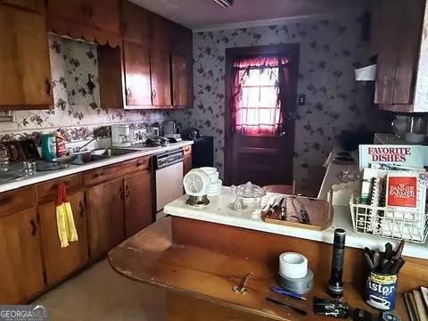 Kitchen - 130 S Washington St, Lyons, GA 30436 photo 2 of 2