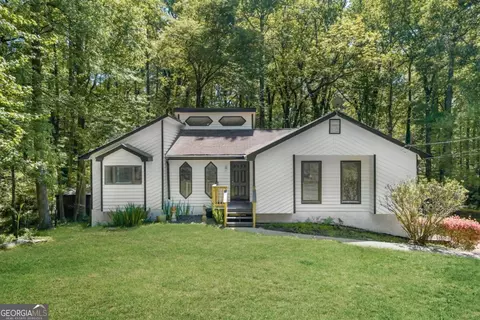 1373 Fairfield Dr SW, Lilburn, GA 30047