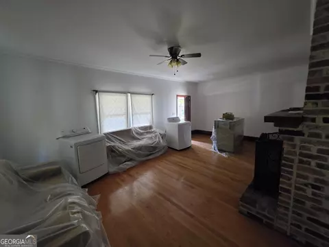 Living - 109 Springdale Dr, Washington, GA 30673 photo 2 of 6