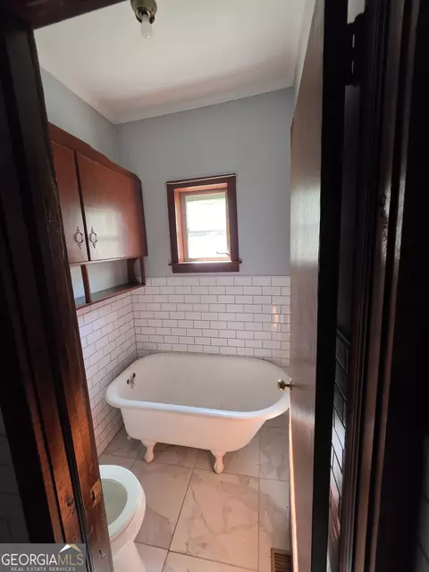 Bath - 109 Springdale Dr, Washington, GA 30673 photo 3 of 4