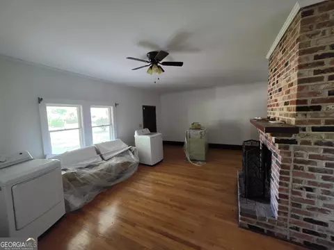 Living - 109 Springdale Dr, Washington, GA 30673 photo 3 of 6