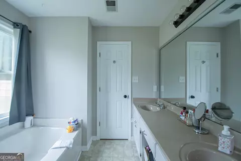 Bath - 225 Graystone Dr, Covington, GA 30014 photo 2 of 3