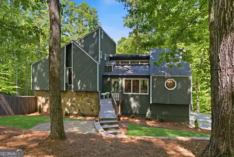 1075 Pine Grove Pointe Dr, Roswell, GA 30075
