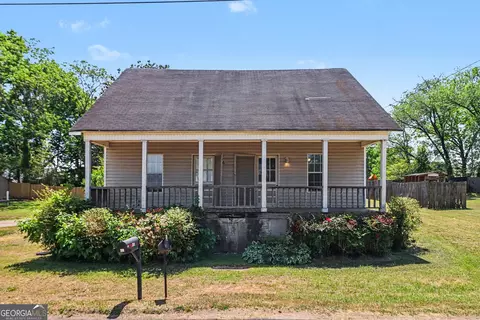 56 North St, Newnan, GA 30263