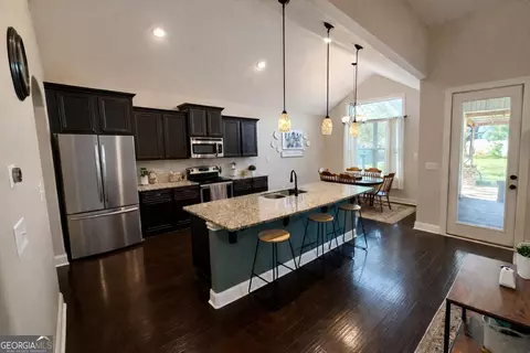 Kitchen - 106 Rawlins Pt, Perry, GA 31069 photo 1 of 2