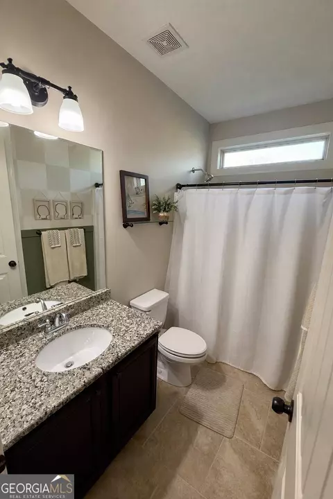 Bath - 106 Rawlins Pt, Perry, GA 31069 photo 3 of 5