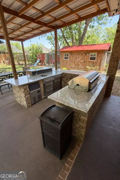 Kitchen - 106 Rawlins Pt, Perry, GA 31069 photo 2 of 2
