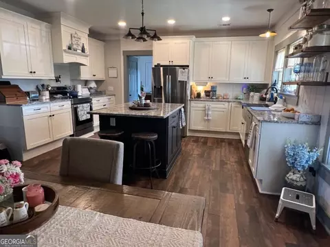 248 Erwin Rd SE, Adairsville, GA 30103