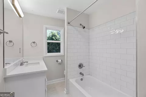 Bath - 802 Monroe St, Lagrange, GA 30240 photo 2 of 2
