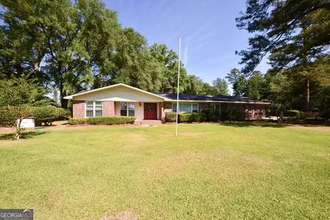 39 Adams St, Jesup, GA 31545