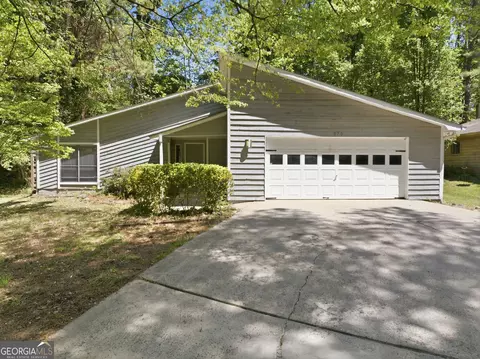 375 Creekside Ct, Roswell, GA 30076