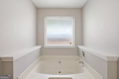 Bath - 337 Colston Dr, Toccoa, GA 30577 photo 4 of 5