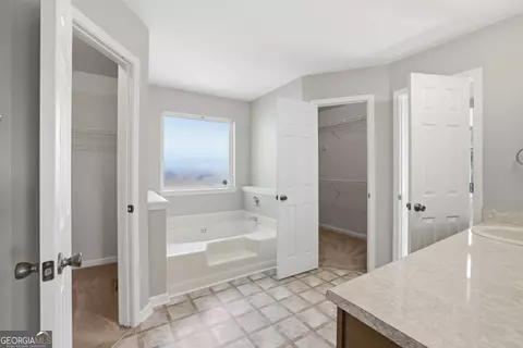 Bath - 337 Colston Dr, Toccoa, GA 30577 photo 2 of 5