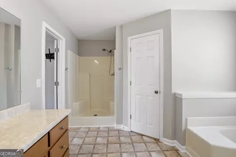 Bath - 337 Colston Dr, Toccoa, GA 30577 photo 3 of 5