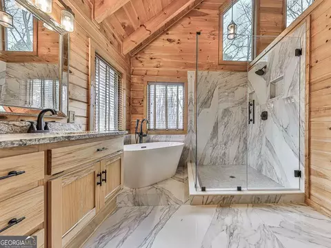 Bath - 1670 Outback Rd, Jasper, GA 30143 photo 2 of 5