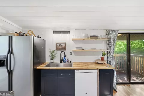 Kitchen - 315 Acre Est, Toccoa, GA 30577 photo 3 of 4