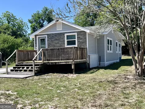 145 Sycamore St, Jesup, GA 31545
