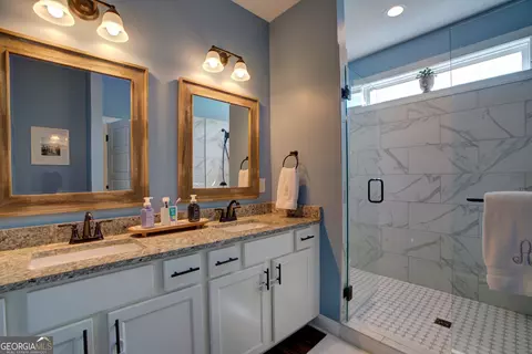 Bath - 23 Oak View Dr, Rome, GA 30165 photo 1 of 2