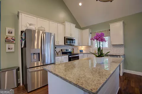 Kitchen - 23 Oak View Dr, Rome, GA 30165 photo 2 of 2