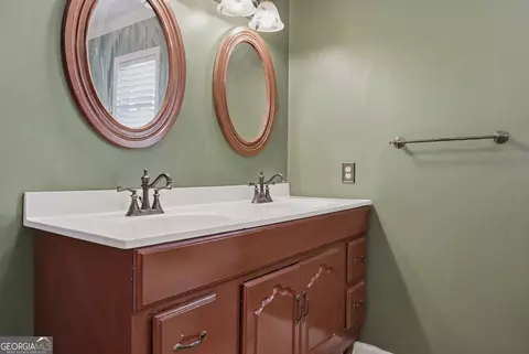 Bath - 511 E 25th Ave, Cordele, GA 31015 photo 2 of 6