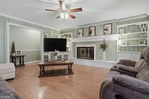 Living - 511 E 25th Ave, Cordele, GA 31015 photo 1 of 1